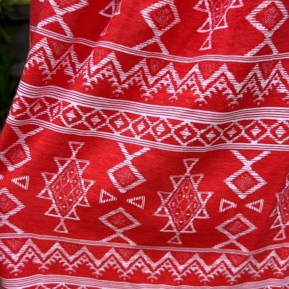 Poof A fun orange and white top. Straps come together and back in a Y shape. - Picture 4 of 11